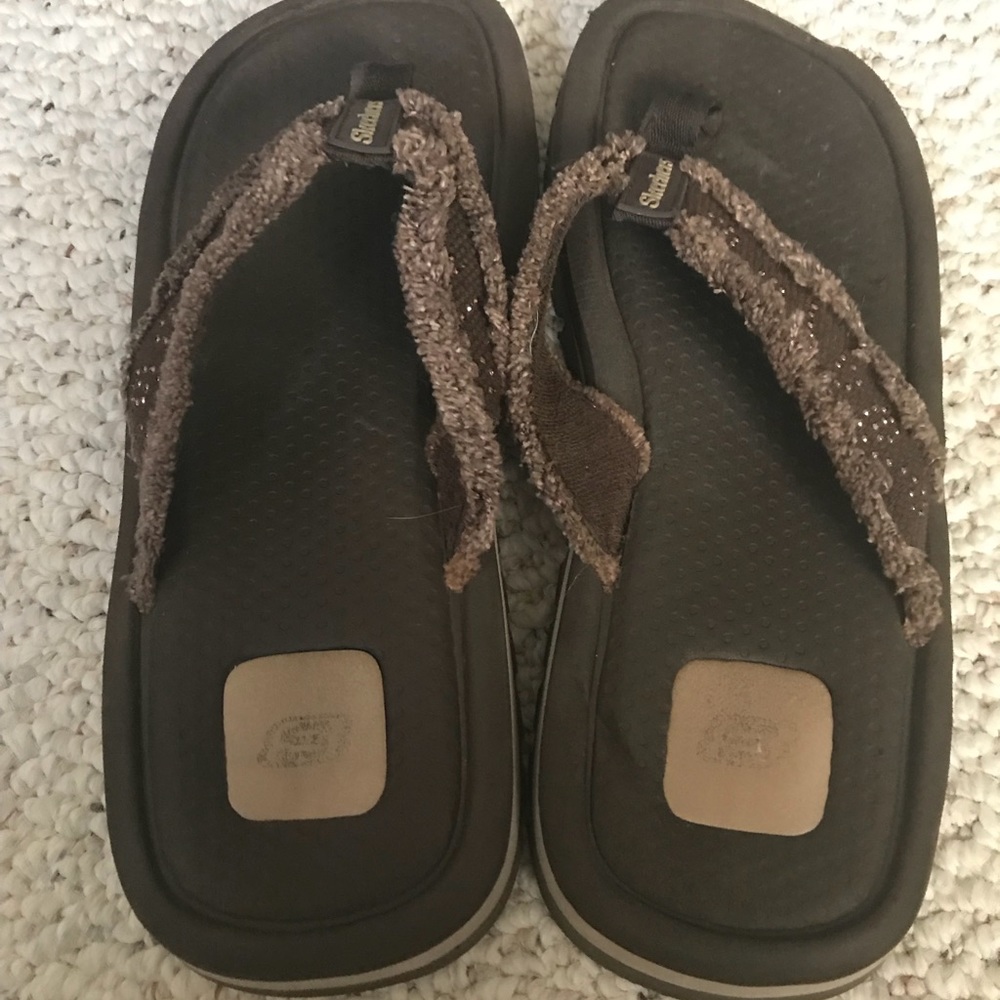 Skechers thong sandals.  Brown. Size 8